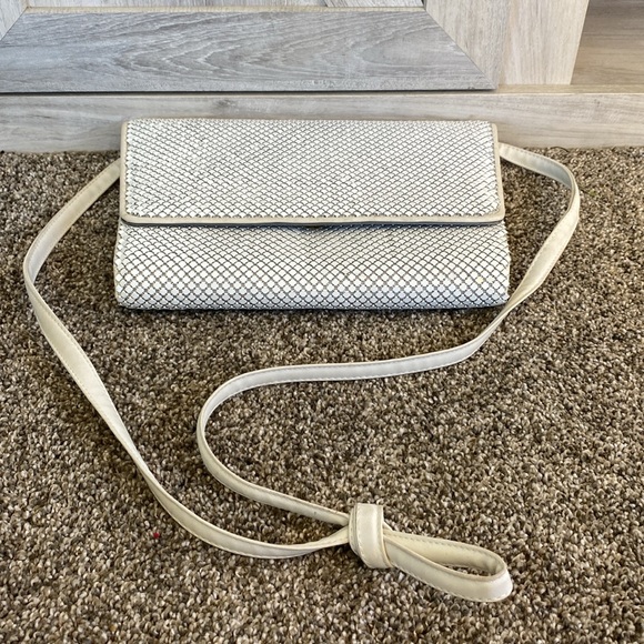 Whiting & Davis White Mesh Clutch with Removable Shoulder Strap Purse - Picture 11 of 11
